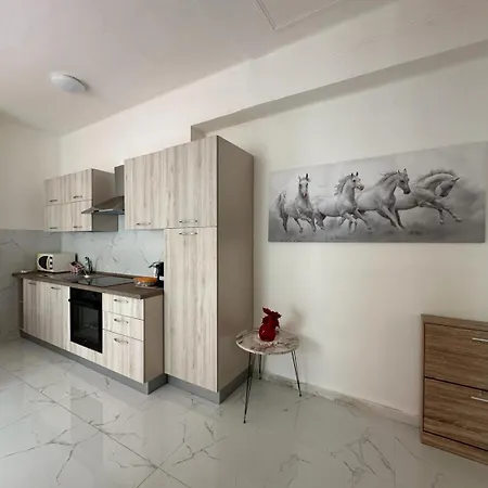 Wh - Dolce - Bilocale - 5 Minuti Dal Centro - Parcheggio Gratuito - Wifi 圣雷默