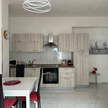 アパート Wh - Dolce - Bilocale - 5 Minuti Dal Centro - Parcheggio Gratuito - Wifi *